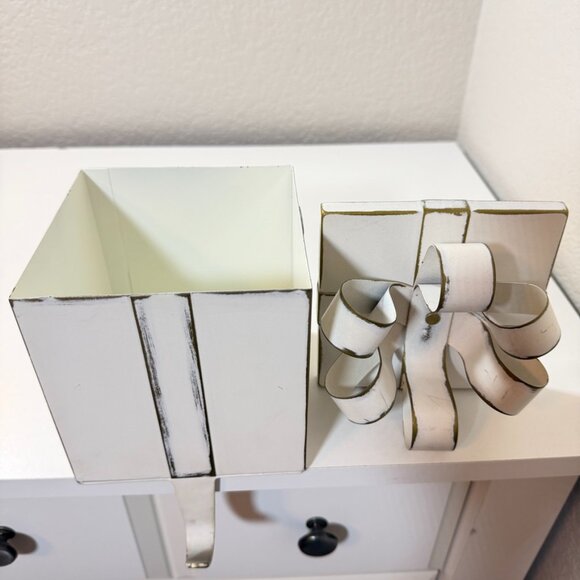 BALLARD DESIGNS Gift Box Stocking Hanger White Metal Bow Box RARE RETIRED! - Picture 3 of 15